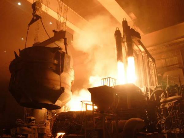 Graphite lift plugs during the EAF steelmaking process.